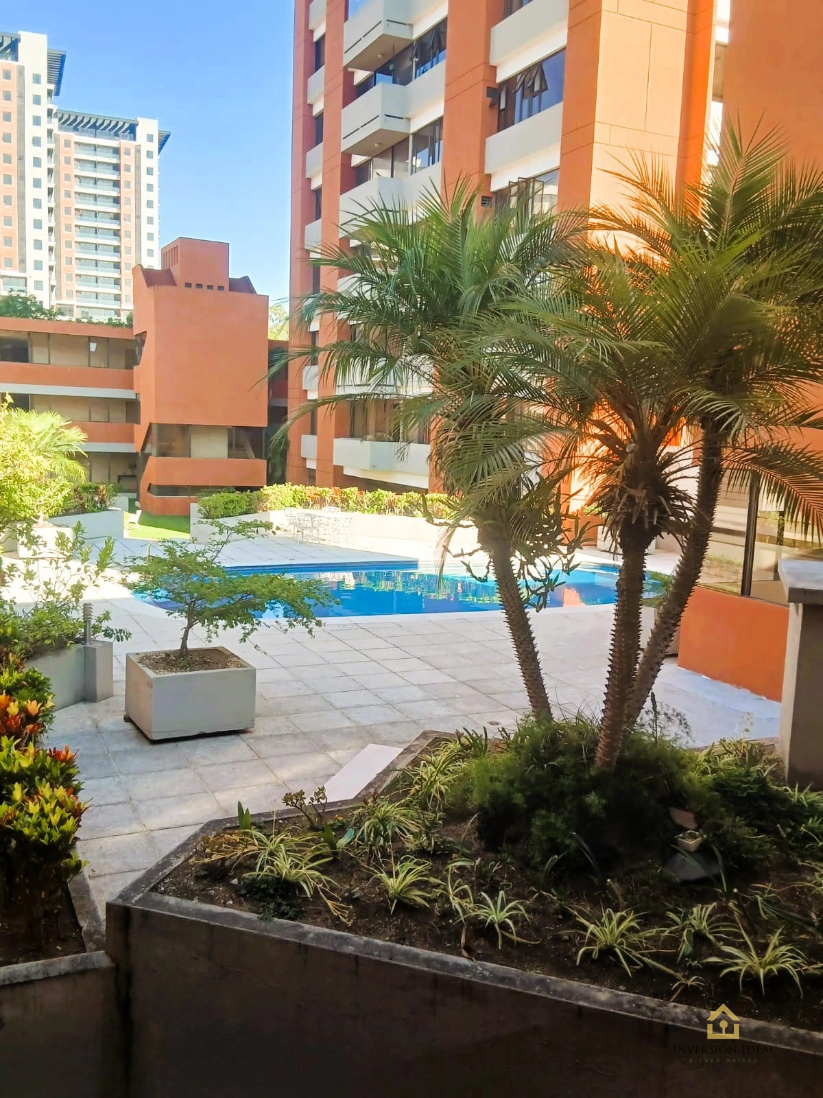 Rento apartamento 3 hab + cuarto de servicio Condominio Villa Real zona 10 — Apartamento en Alquiler en Villareal, Zona 10, Guatemala, Ciudad — foto 10 de 14