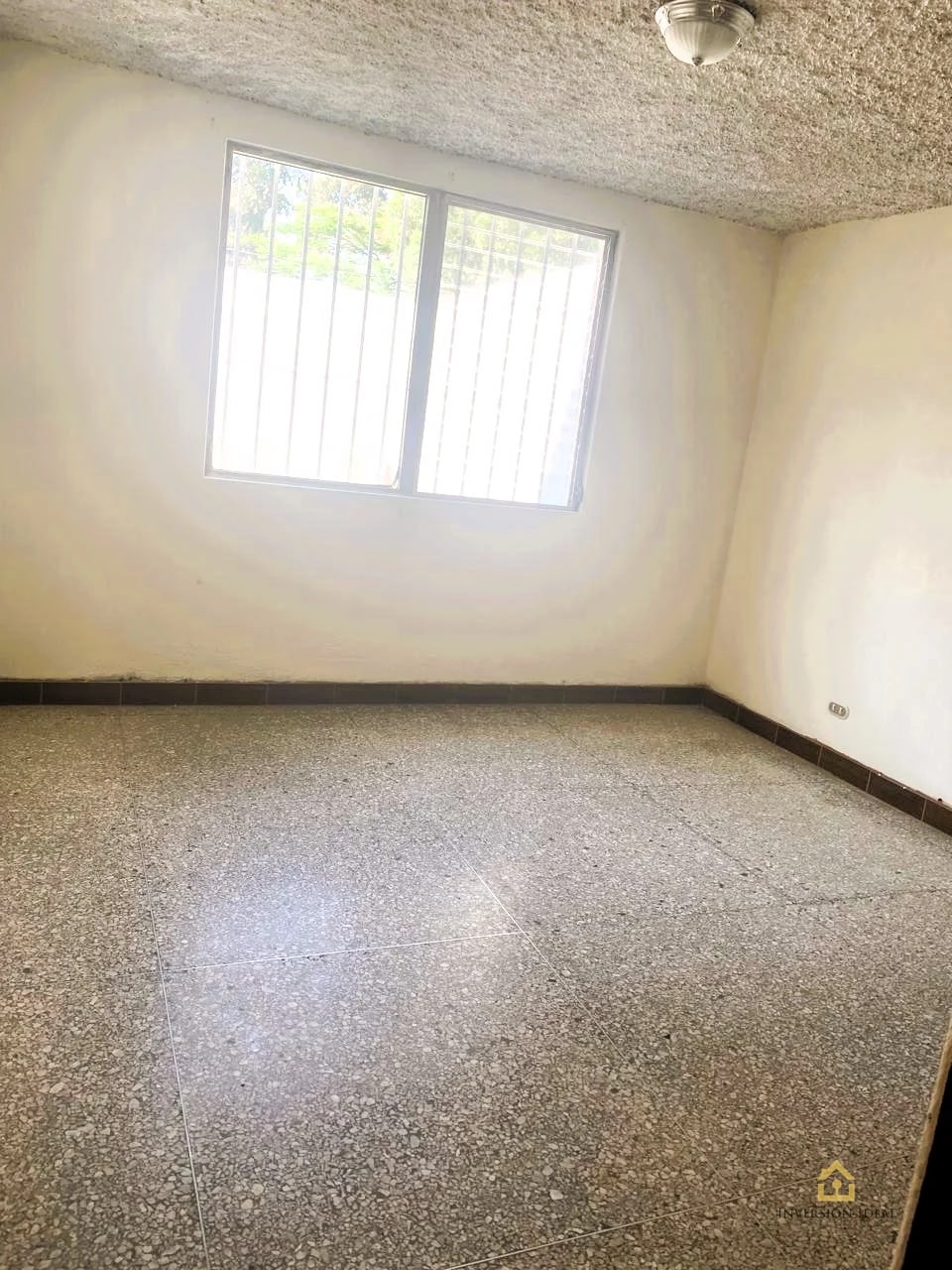 Apartamento en Alquiler 2 Hab + cuarto de servicio Zona 10 — Apartamento en Alquiler en Oakland I, Zona 10, Guatemala, Ciudad — foto 4 de 10