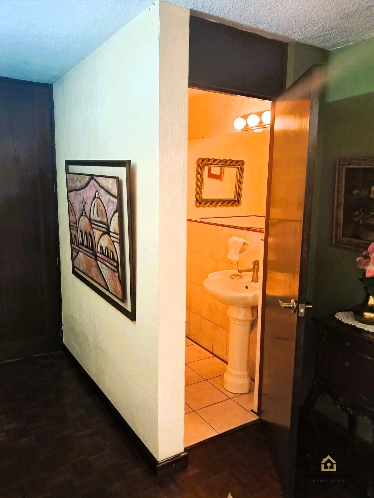 Vendo casa 3 hab + cuarto de servicio zona 10 — Casa en Venta en Zona 10, Guatemala, Ciudad — foto 3 de 17