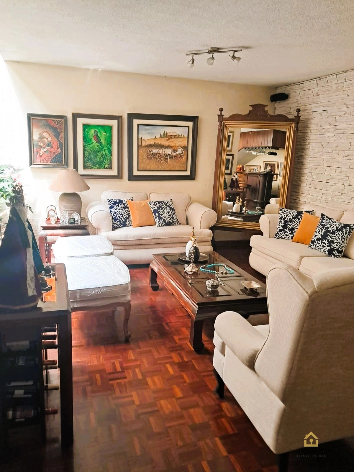 Vendo casa 3 hab + cuarto de servicio zona 10 — Casa en Venta en Zona 10, Guatemala, Ciudad — foto 4 de 17