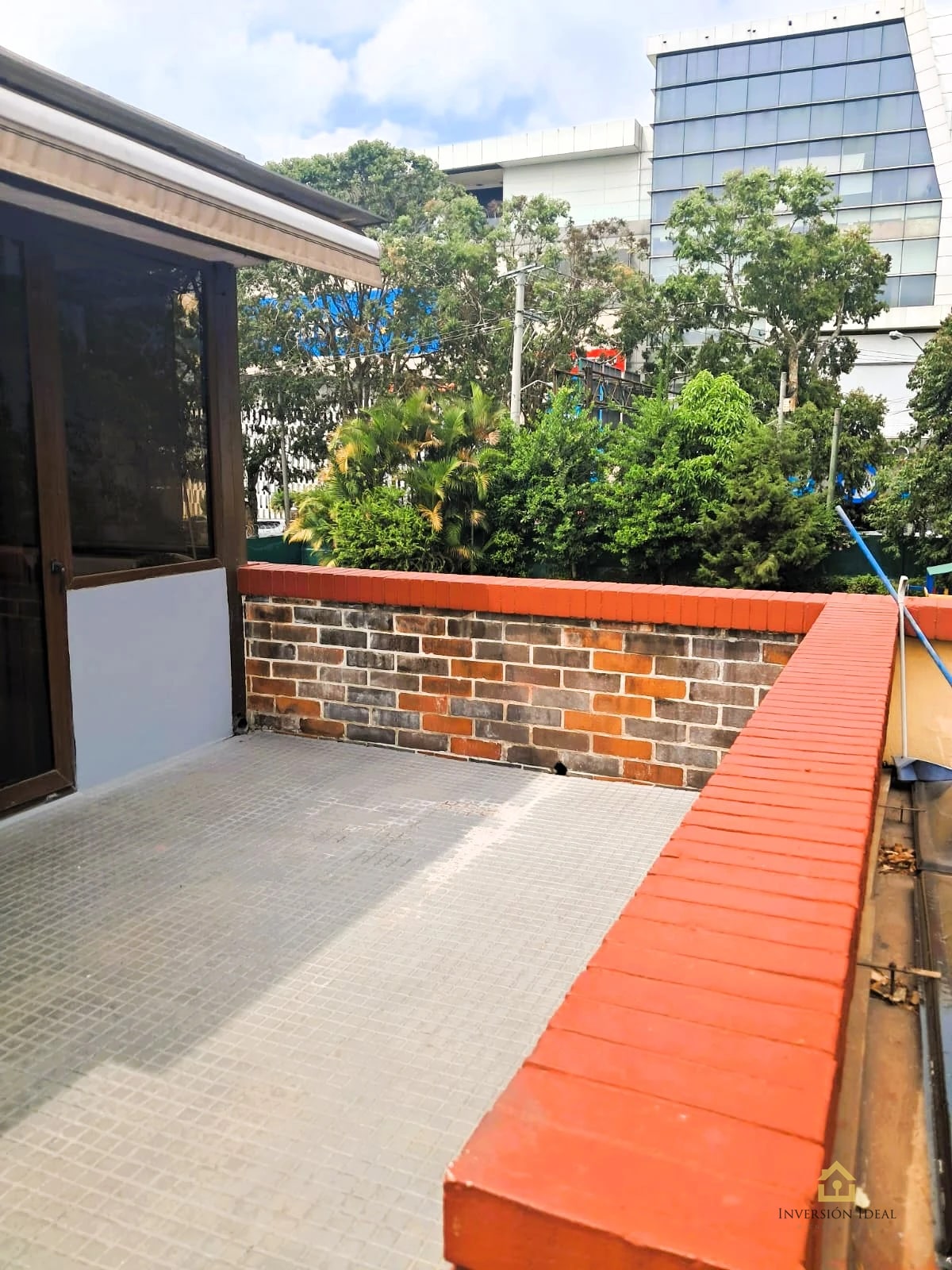 Vendo casa 3 hab + cuarto de servicio zona 10 — Casa en Venta en Zona 10, Guatemala, Ciudad — foto 14 de 17