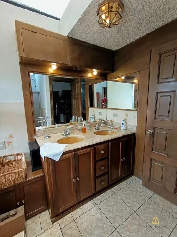Vendo casa en zona 16 Colonia Lourdes 5 Habitaciones $545,000 — Casa en Venta en Lourdes, Zona 16, Guatemala, Ciudad — foto 9 de 17
