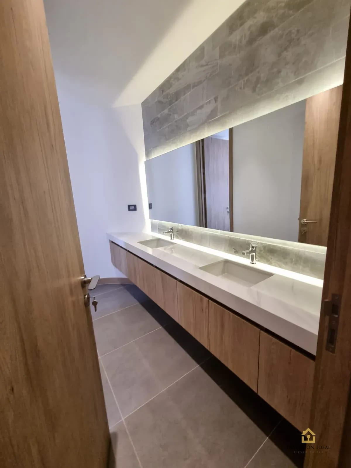 Apartamento en renta | $1,900 | 2 Hab + cuarto de servicio | Edificio Vertic Zona 14 — Apartamento en Alquiler en Vertic, Zona 14, Guatemala, Ciudad — foto 4 de 11