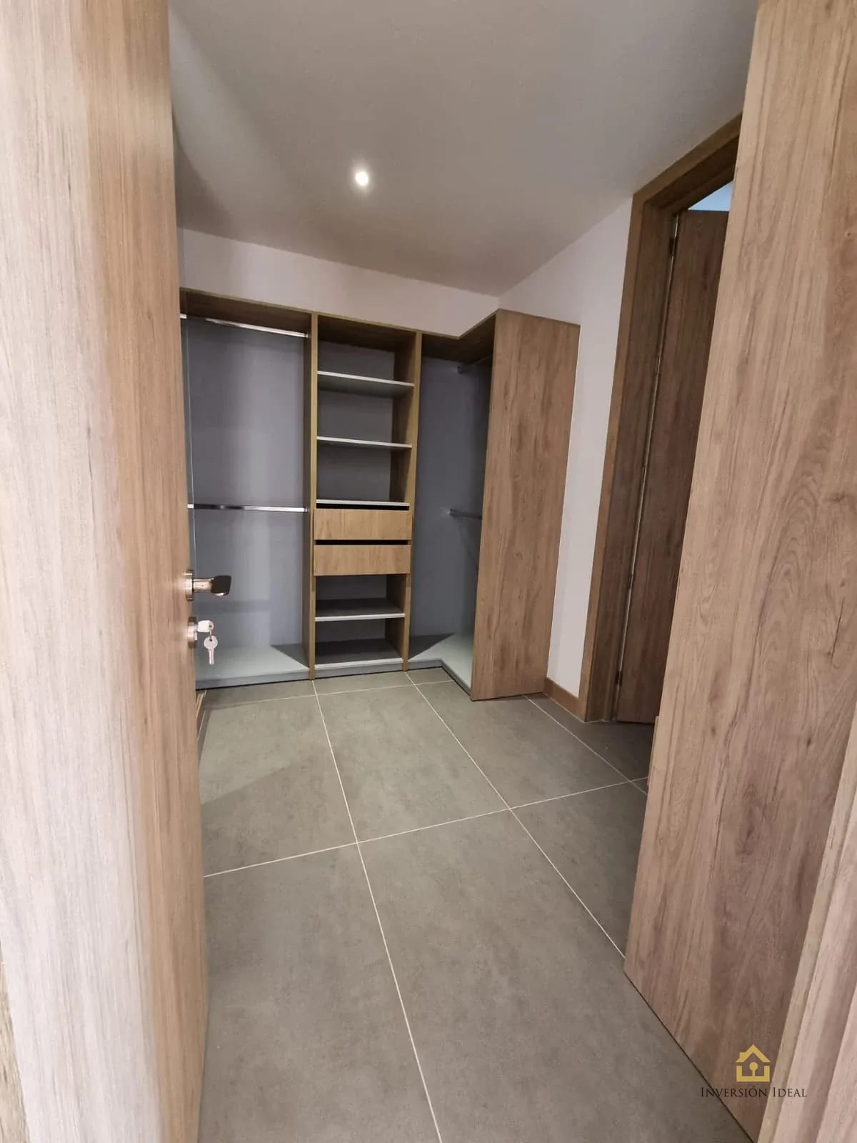 Apartamento en renta | $1,900 | 2 Hab + cuarto de servicio | Edificio Vertic Zona 14 — Apartamento en Alquiler en Vertic, Zona 14, Guatemala, Ciudad — foto 5 de 11