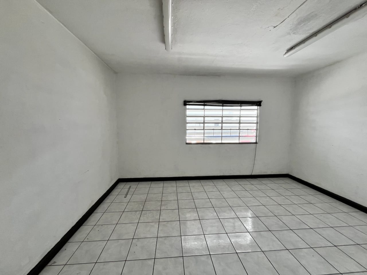 Propiedad Comercial en Alquiler | Avenida Petapa — Oficina en Alquiler en Zona 12, Guatemala, Ciudad — foto 6 de 14