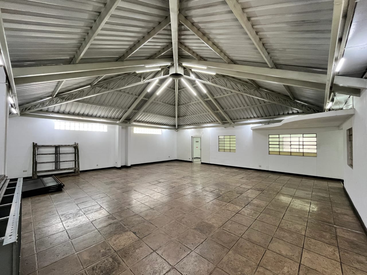 Propiedad Comercial en Alquiler | Avenida Petapa — Oficina en Alquiler en Zona 12, Guatemala, Ciudad — foto 5 de 14