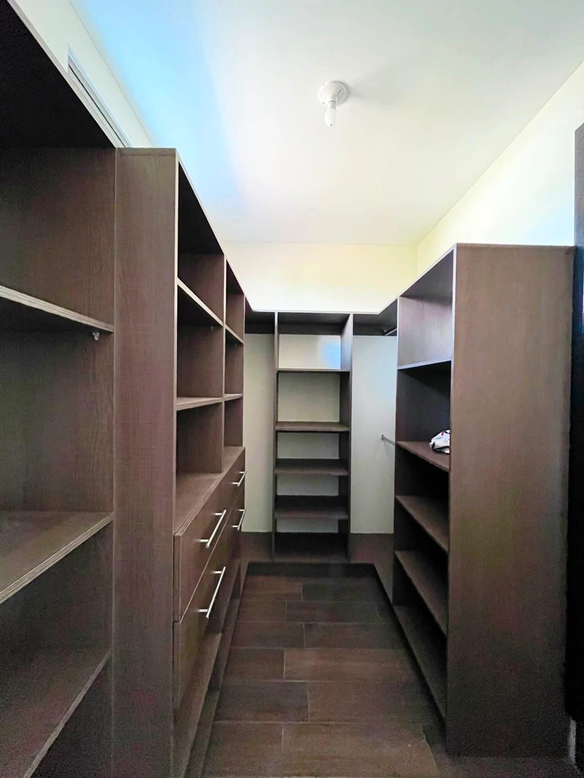Casa NUEVA en VENTA zona 16 Puerta de Hierro, Hacienda Real — Casa en Venta en Puerta de Hierro, Zona 16, Guatemala, Ciudad — foto 6 de 11