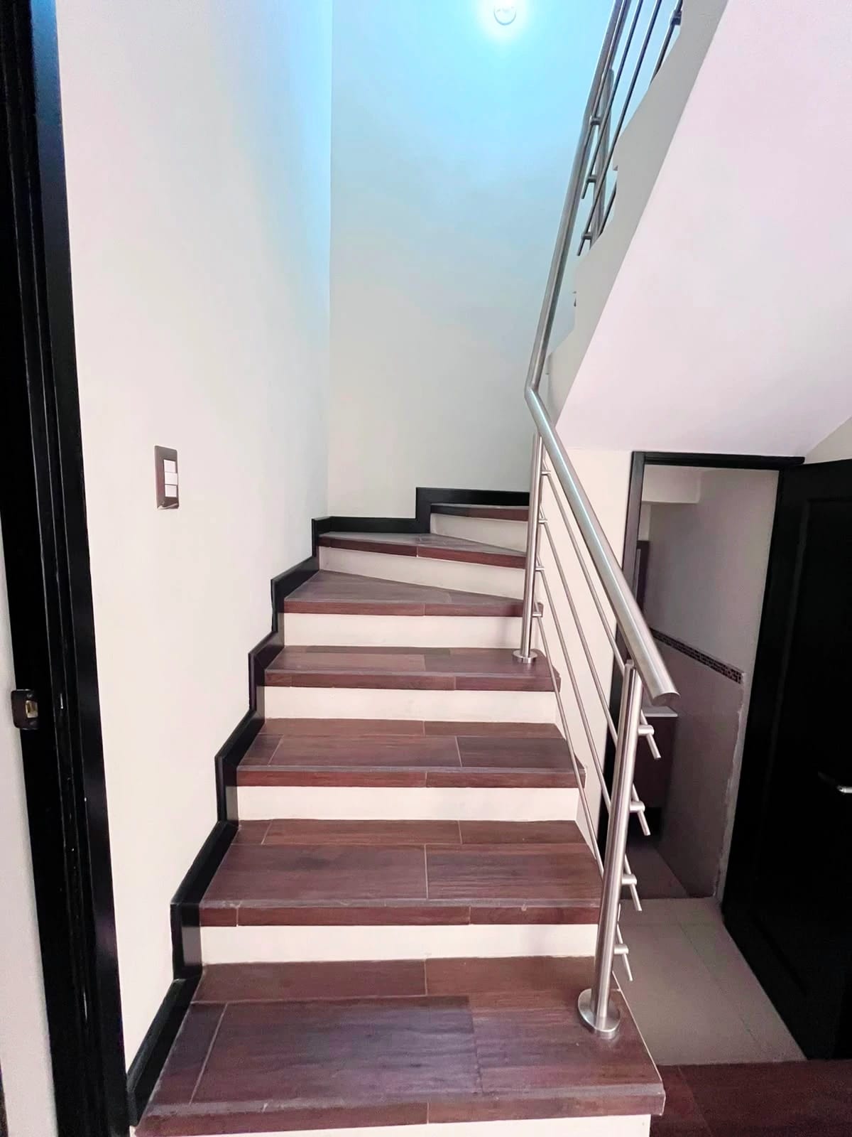 Casa NUEVA en VENTA zona 16 Puerta de Hierro, Hacienda Real — Casa en Venta en Puerta de Hierro, Zona 16, Guatemala, Ciudad — foto 5 de 11