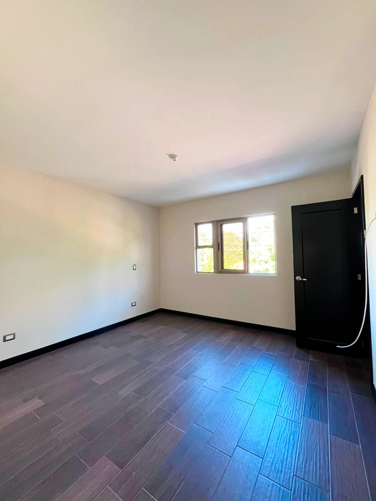Casa NUEVA en VENTA zona 16 Puerta de Hierro, Hacienda Real — Casa en Venta en Puerta de Hierro, Zona 16, Guatemala, Ciudad — foto 3 de 11