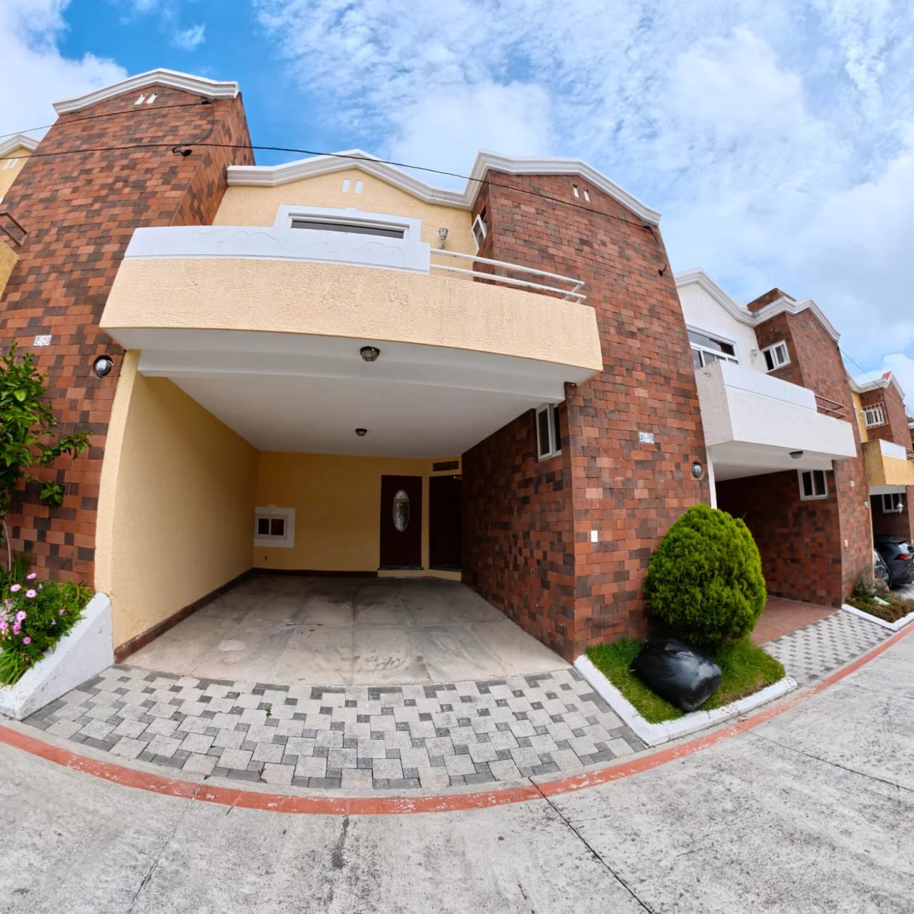 Casa en VENTA Condominio Entre Encinos Km.25.5 San Lucas Sacatepéquez — Casa en Venta en San Lucas Sacatepéquez, Sacatepéquez — foto 1 de 15