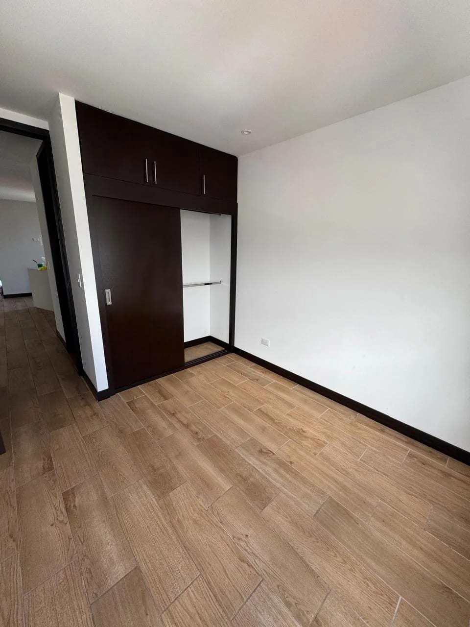 Apartamento en renta, Edificio Marques de Oakland zona 10 — Apartamento en Alquiler en Marques de Oakland, Zona 10, Guatemala, Ciudad — foto 13 de 14