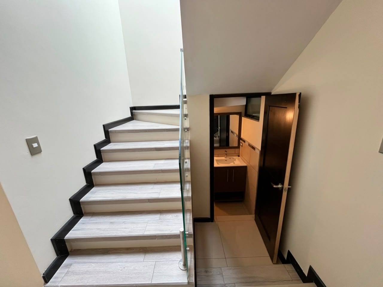 Casa en Venta de 3 Habitaciones Hacienda Real Zona 16 — Casa en Venta en Hacienda Real, Zona 16, Guatemala, Ciudad — foto 5 de 13