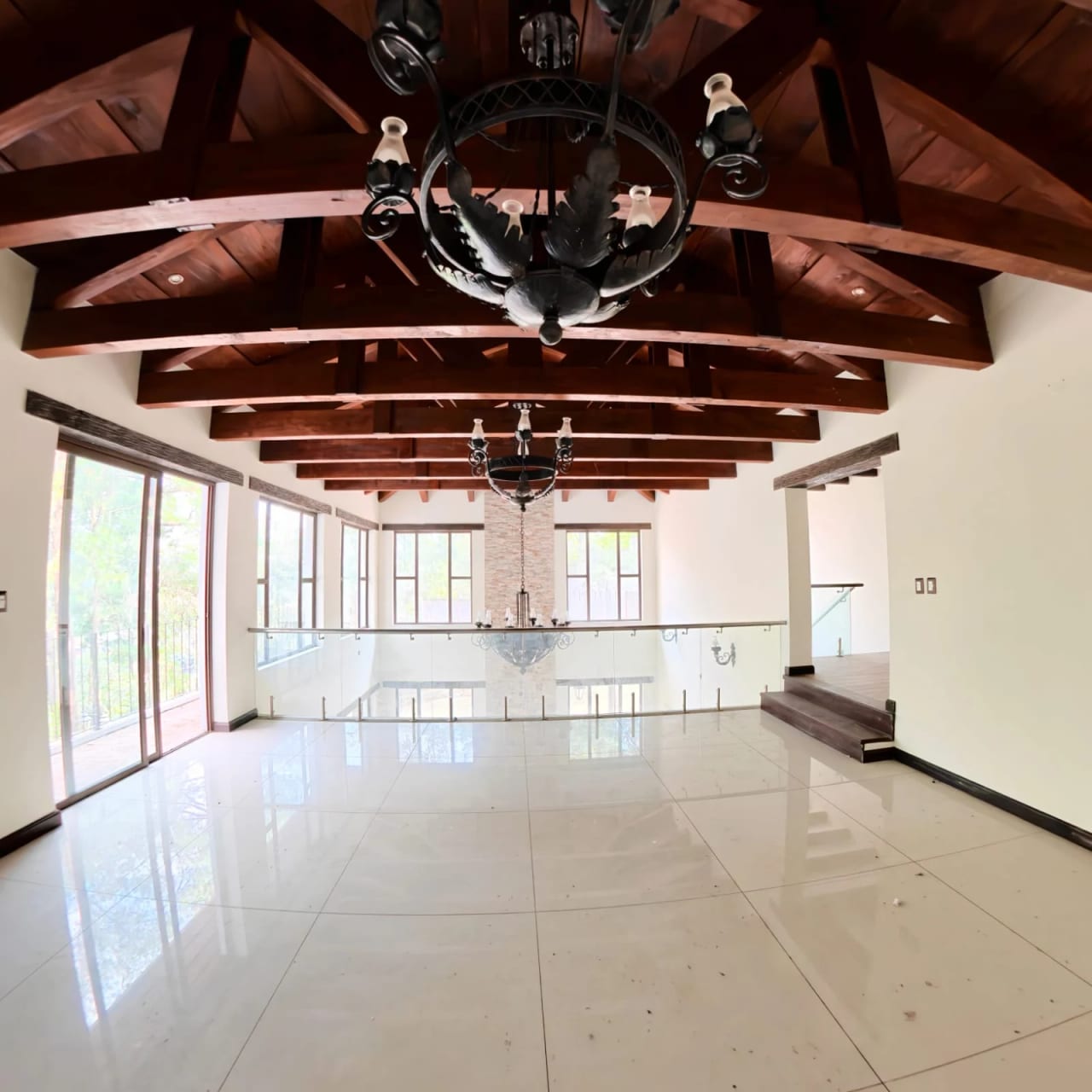 Una Propiedad Extraordinaria para Invertir en un Restaurante — Casa en Venta en Carretera a El Salvador, Guatemala, Ciudad — foto 3 de 7