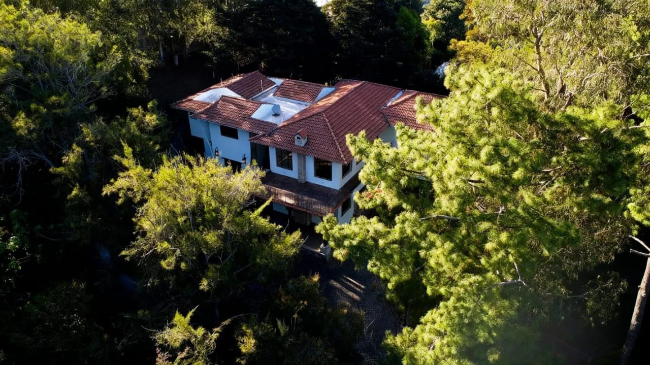 Una Propiedad Extraordinaria para Invertir en un Restaurante — Casa en Venta en Carretera a El Salvador, Guatemala, Ciudad — foto 1 de 7