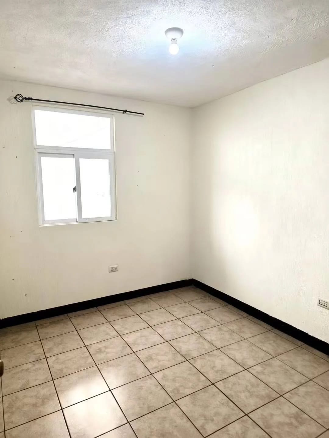 Casa en Venta en Colinas del Norte, Fiscal Palencia — Casa en Venta en palencia, Guatemala, Ciudad — foto 4 de 5