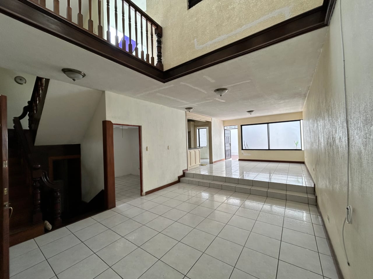 Casa en venta, Lomas de San Jacinto, Zona 10 de Mixco — Casa en Venta en Lomas de San Jacinto, Zona 10 Mixco, Guatemala, Ciudad — foto 1 de 17