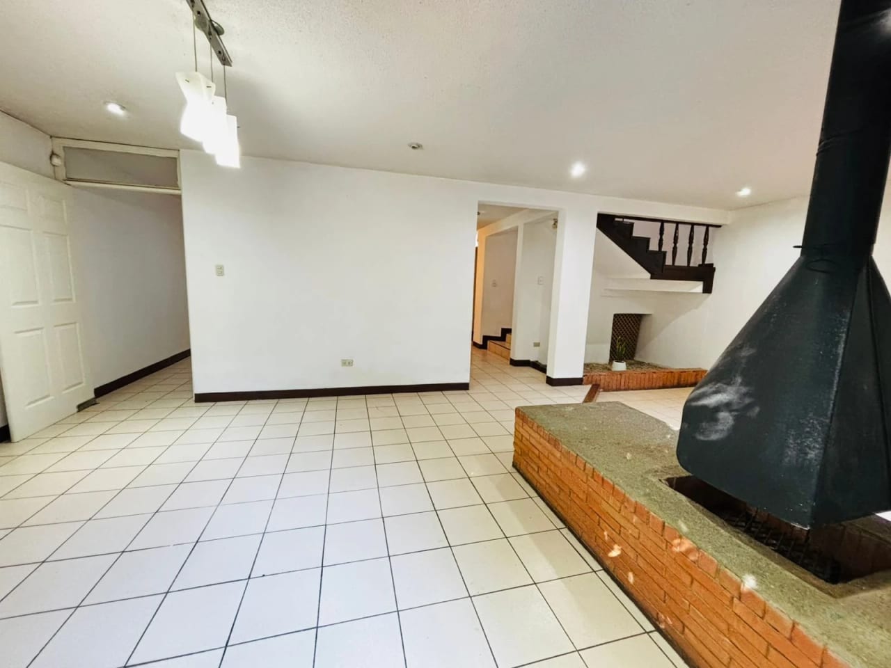 Casa con jardín, fuera de garita en Km 27 CAES — Casa en Venta en Carretera a El Salvador, Guatemala, Ciudad — foto 8 de 17
