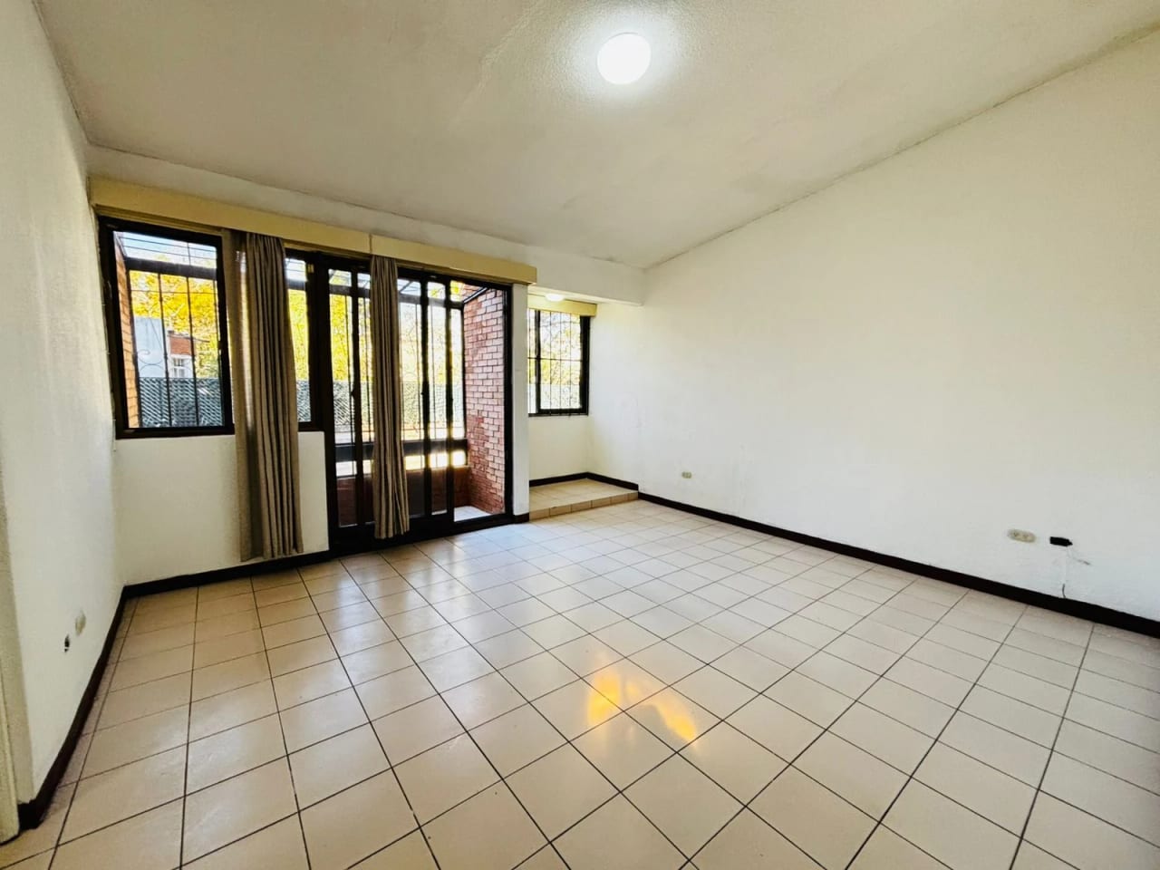 Casa con jardín, fuera de garita en Km 27 CAES — Casa en Venta en Carretera a El Salvador, Guatemala, Ciudad — foto 15 de 17