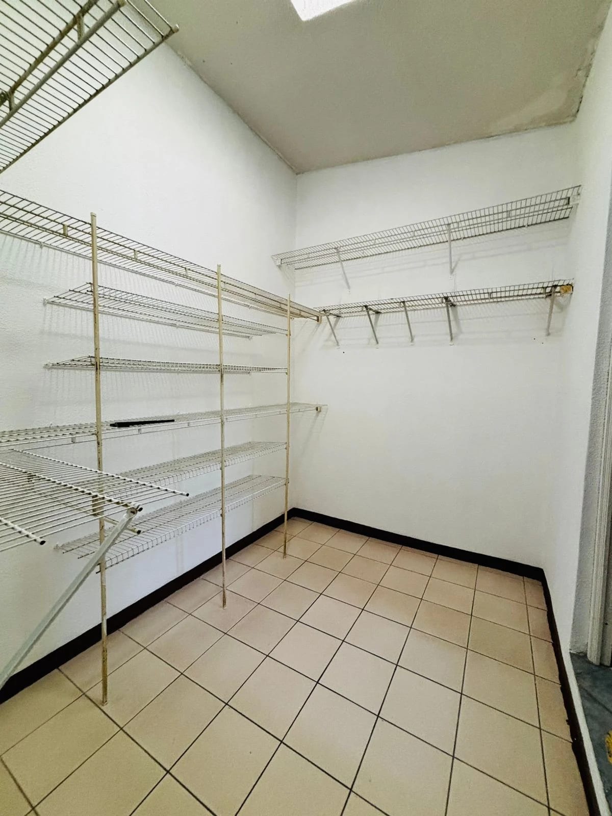 Casa con jardín, fuera de garita en Km 27 CAES — Casa en Venta en Carretera a El Salvador, Guatemala, Ciudad — foto 17 de 17