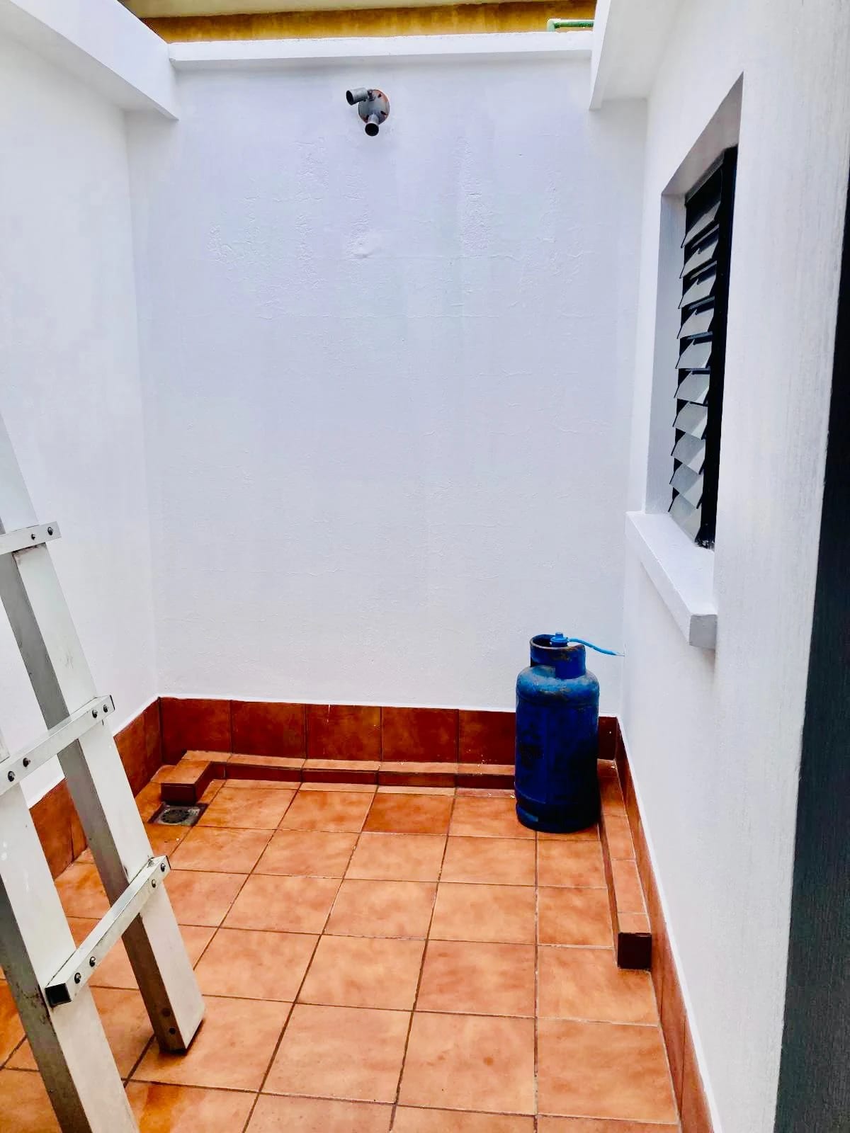 Apartamento de 4 dormitorios en alquiler en zona 15 Colonia El Maestro — Apartamento en Alquiler en Zona 15, Guatemala, Ciudad — foto 5 de 16