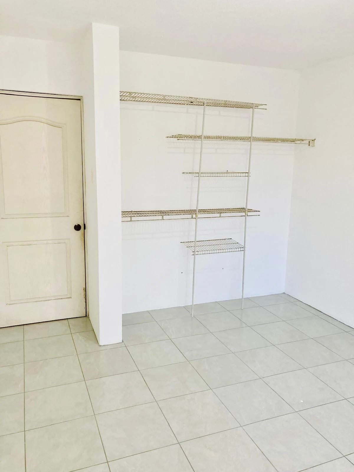 Apartamento de 4 dormitorios en alquiler en zona 15 Colonia El Maestro — Apartamento en Alquiler en Zona 15, Guatemala, Ciudad — foto 11 de 16