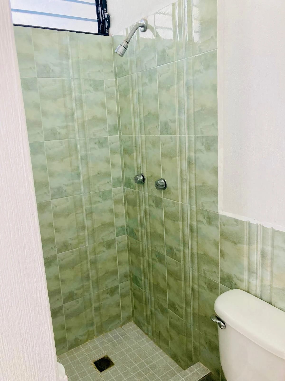 Apartamento de 4 dormitorios en alquiler en zona 15 Colonia El Maestro — Apartamento en Alquiler en Zona 15, Guatemala, Ciudad — foto 15 de 16