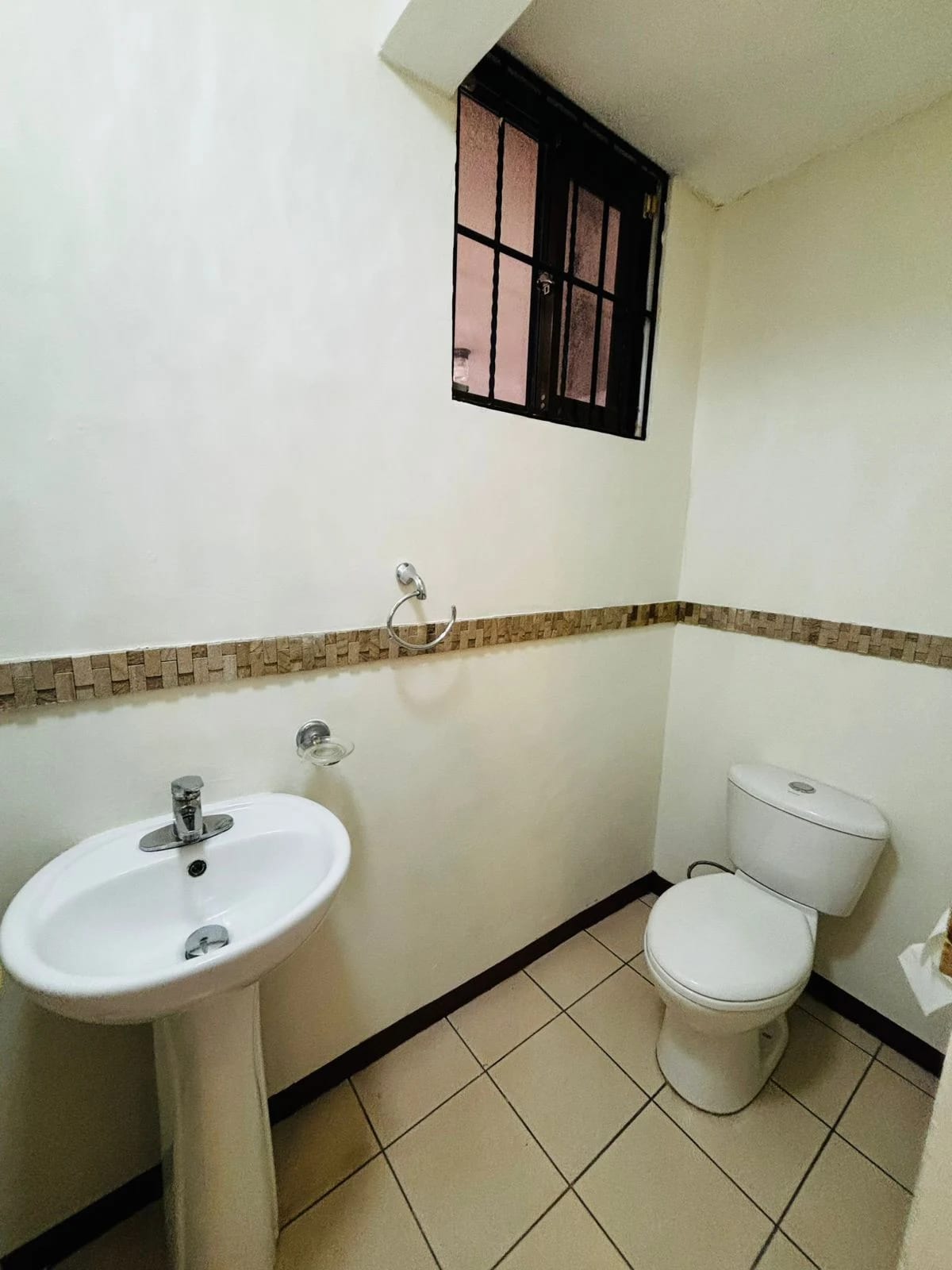 Casa con jardín en km 27 Carretera a El Salvador, fuera de garita — Casa en Venta en Carretera a El Salvador, Guatemala, Ciudad — foto 4 de 17