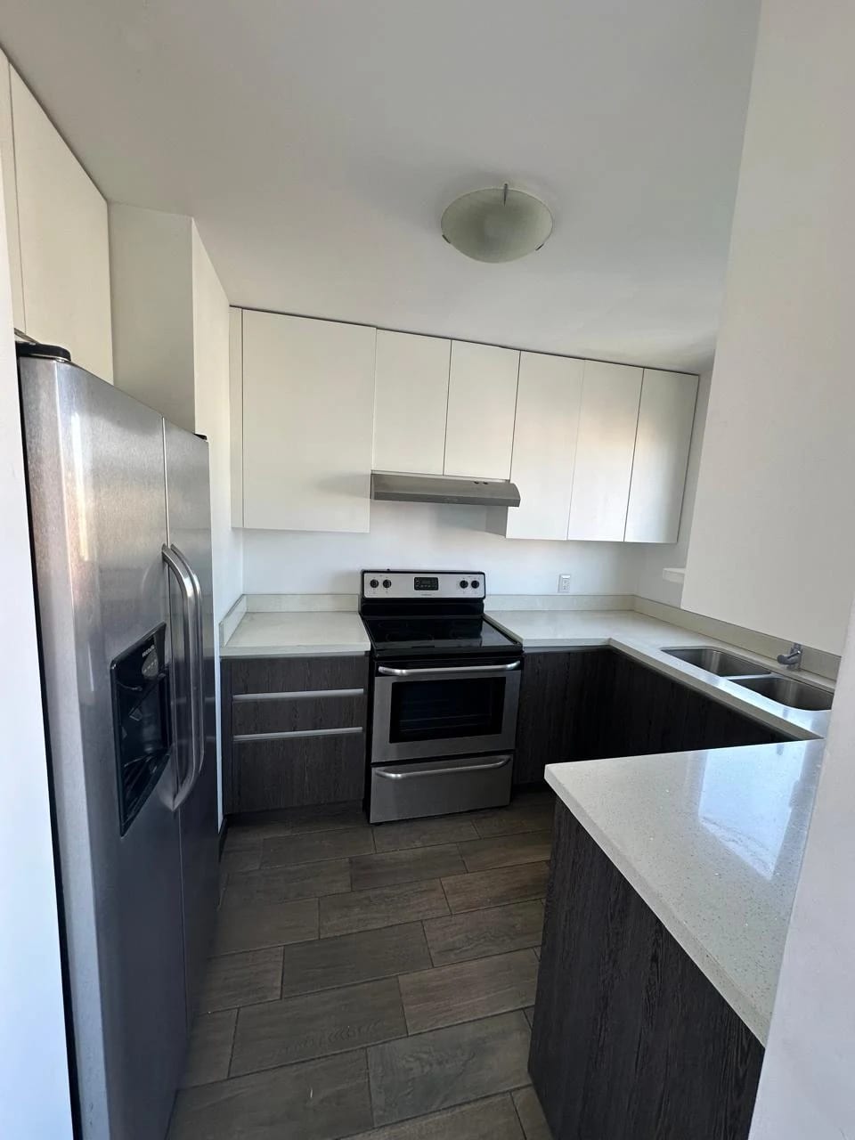 Apartamento de 3 dormitorios con balcón en zona 10 — Apartamento en Alquiler en Zona 10, Guatemala, Ciudad — foto 6 de 16