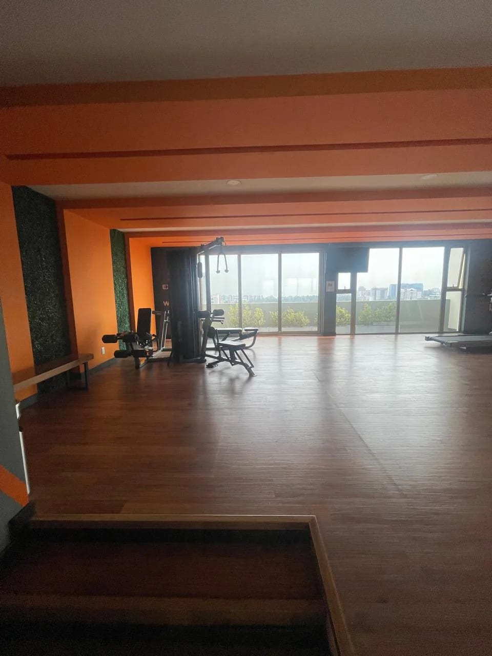 Apartamento de 3 dormitorios con balcón en zona 10 — Apartamento en Alquiler en Zona 10, Guatemala, Ciudad — foto 7 de 16