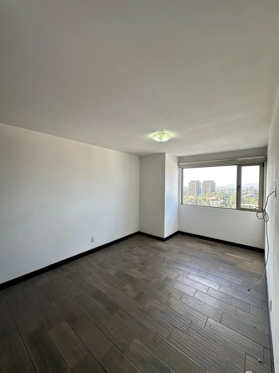 Apartamento de 3 dormitorios con balcón en zona 10 — Apartamento en Alquiler en Zona 10, Guatemala, Ciudad — foto 8 de 16
