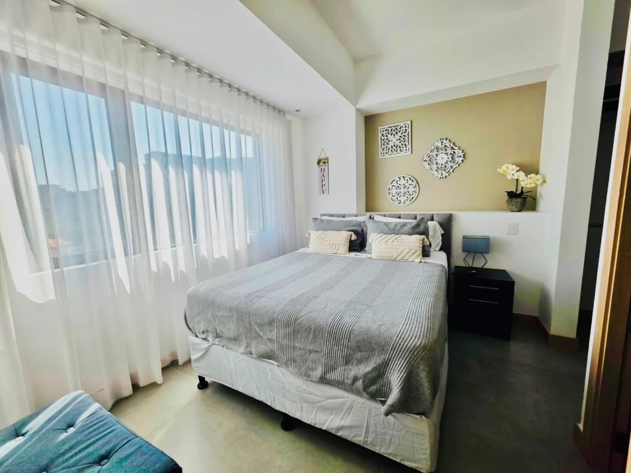 Hermoso apartamento amueblado de 2 dormitorios en zona 10 — Apartamento en Alquiler en Zona 10, Guatemala, Ciudad — foto 11 de 12