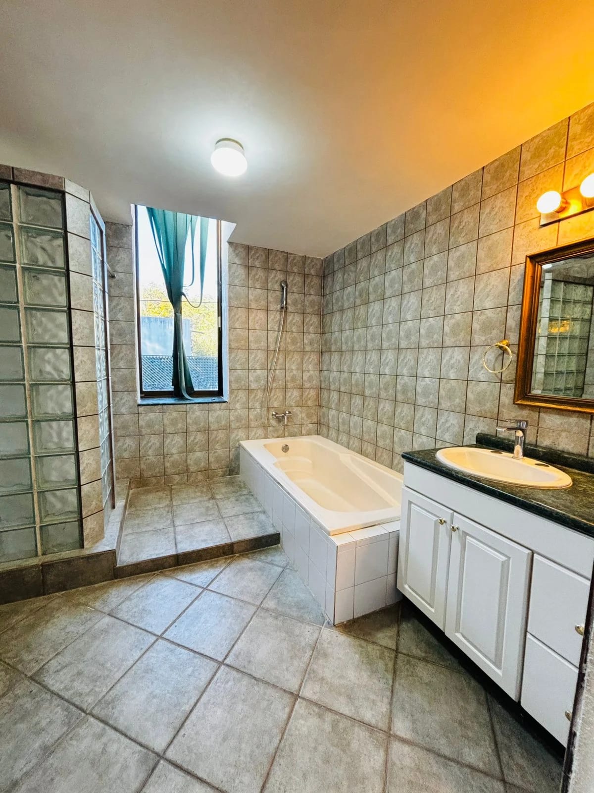 El Hogar Ideal para tu Familia, Casa de 3 dormitorios con Jardín en Km 27 CAES — Casa en Venta en Carretera a El Salvador, Guatemala, Ciudad — foto 13 de 17