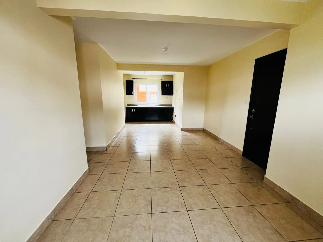 Apartamento de 2 dormitorios con excelente ubicación, entrada a La Olmeca — Apartamento en Alquiler en Carretera a El Salvador, Guatemala, Ciudad — foto 3 de 13