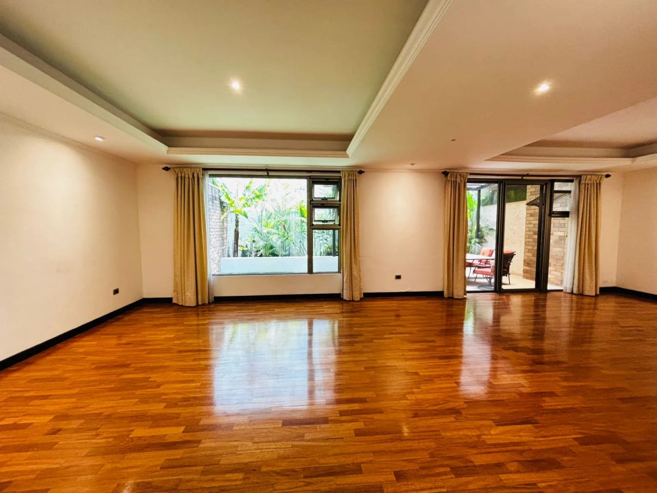 Espectacular casa de 370 mts. en uno de los sectores mas exclusivos Oakland Zona 10 — Casa en Venta en Zona 10, Guatemala, Ciudad — foto 2 de 17