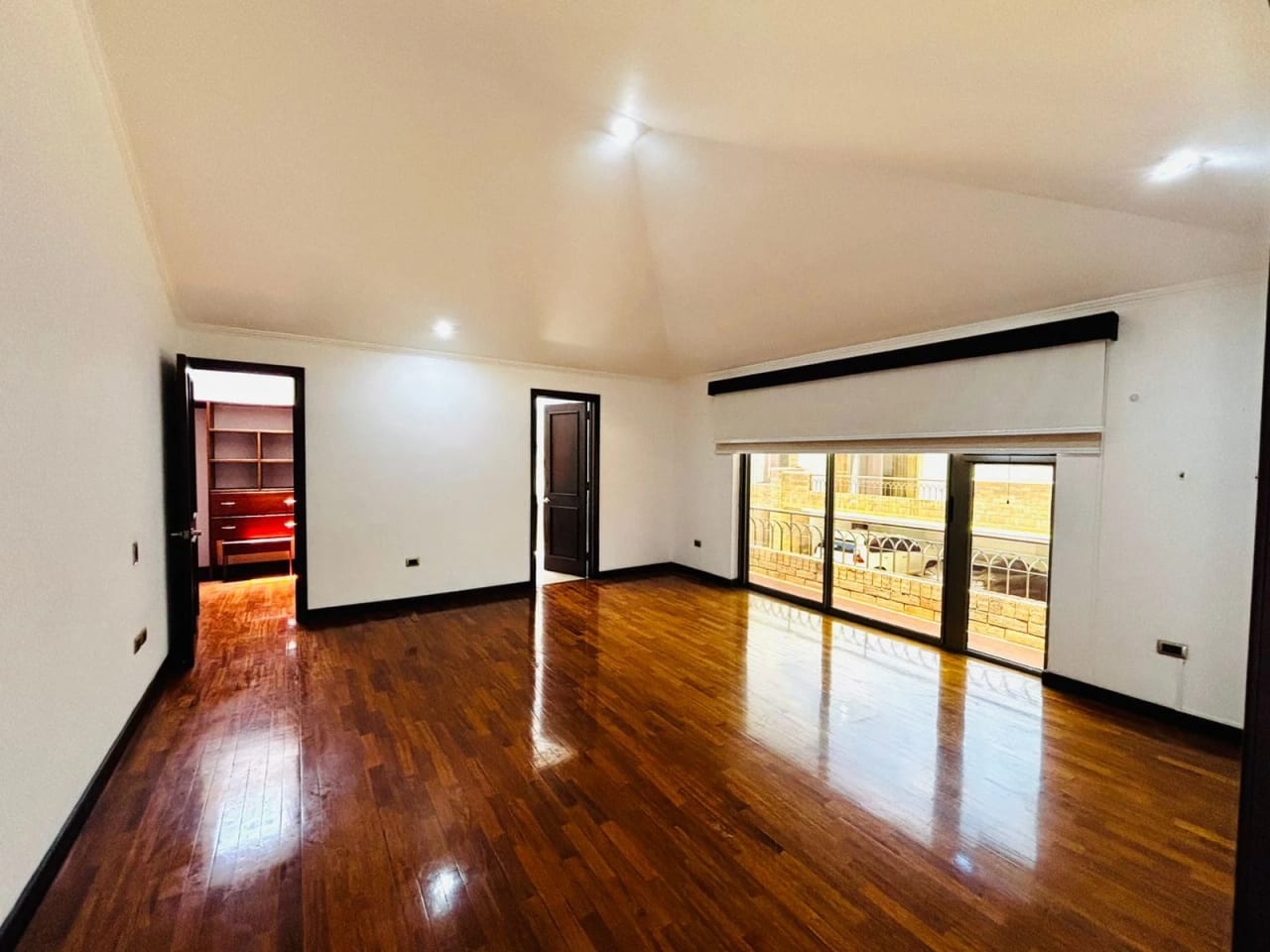 Espectacular casa de 370 mts. en uno de los sectores mas exclusivos Oakland Zona 10 — Casa en Venta en Zona 10, Guatemala, Ciudad — foto 1 de 17