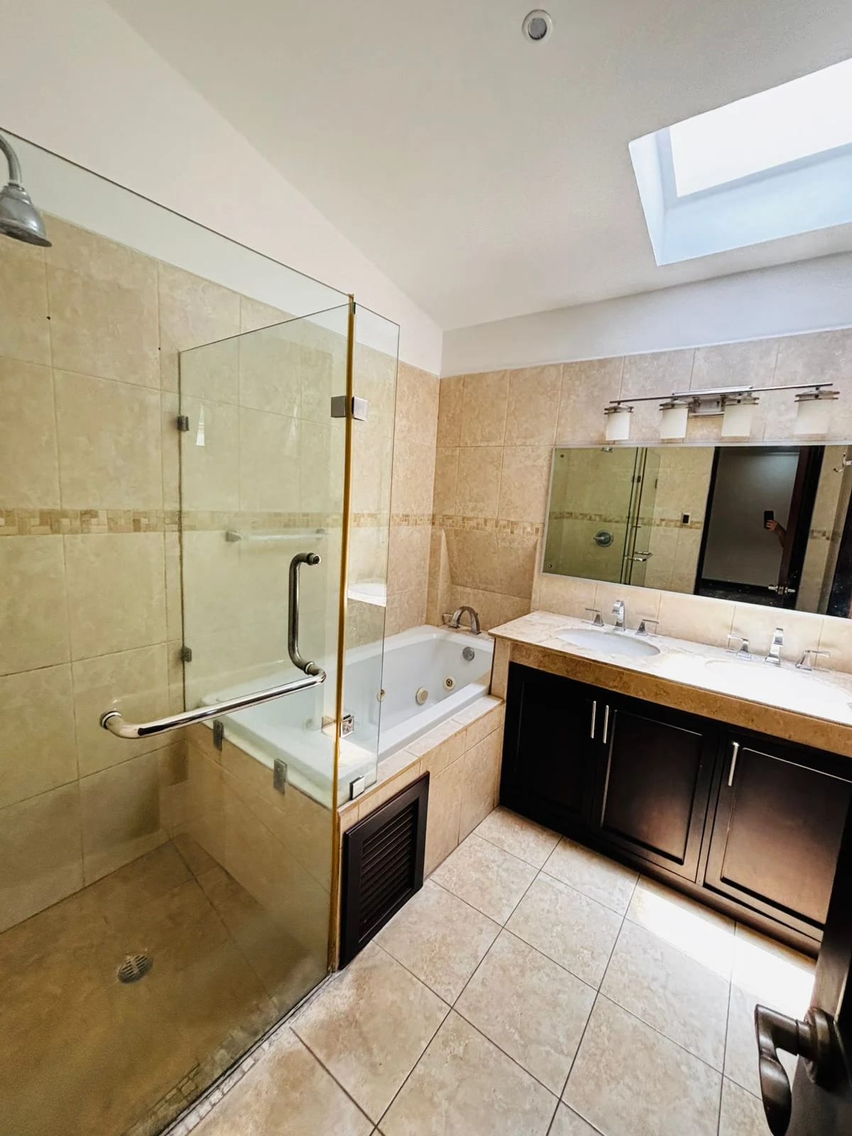 Espectacular casa de 370 mts. en uno de los sectores mas exclusivos Oakland Zona 10 — Casa en Venta en Zona 10, Guatemala, Ciudad — foto 12 de 17