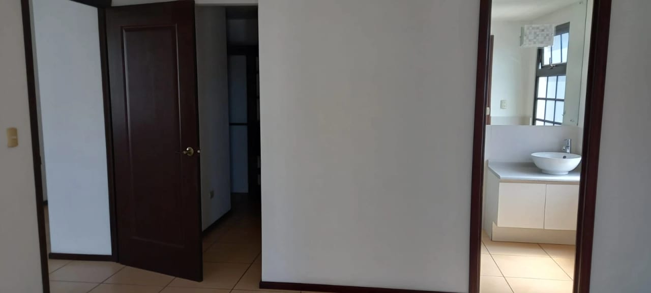 Lindo Apartamento de 1 dormitorio con 75 Mts. en zona 10 — Apartamento en Alquiler en Zona 10, Guatemala, Ciudad — foto 8 de 11