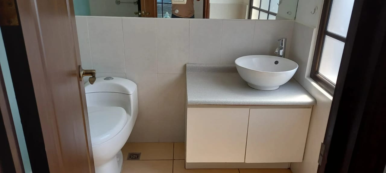 Lindo Apartamento de 1 dormitorio con 75 Mts. en zona 10 — Apartamento en Alquiler en Zona 10, Guatemala, Ciudad — foto 10 de 11
