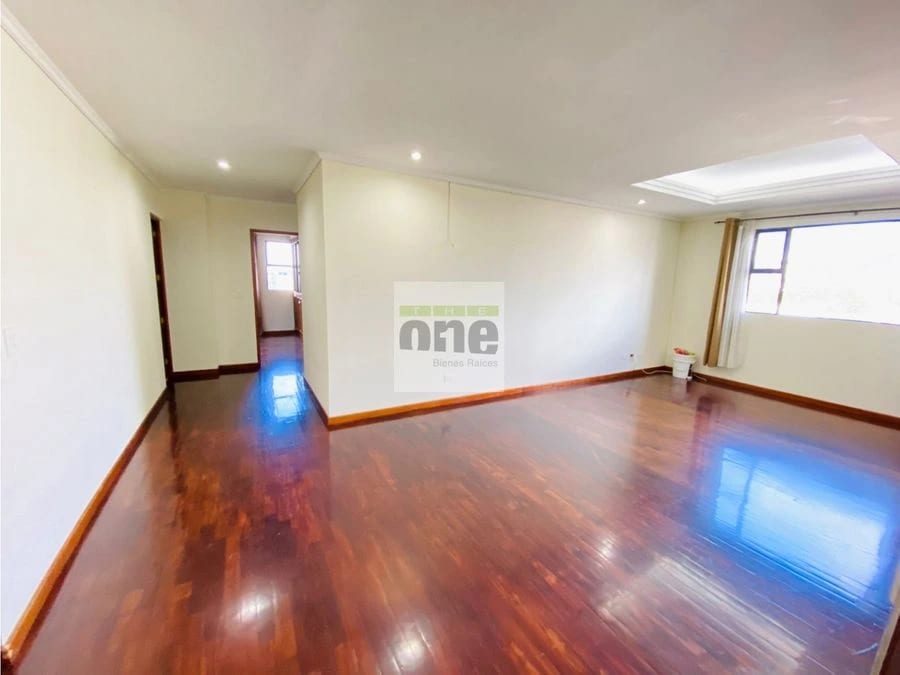 Lindo apartamento de 2 dormitorios en zona 10, cerca de Universidades — Apartamento en Alquiler en Zona 10, Guatemala, Ciudad — foto 1 de 13