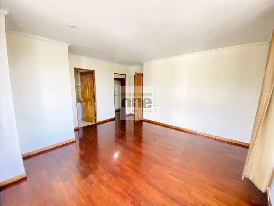 Lindo apartamento de 2 dormitorios en zona 10, cerca de Universidades — Apartamento en Alquiler en Zona 10, Guatemala, Ciudad — foto 2 de 13