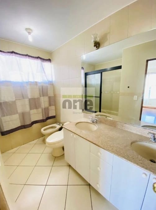 Lindo apartamento de 2 dormitorios en zona 10, cerca de Universidades — Apartamento en Alquiler en Zona 10, Guatemala, Ciudad — foto 11 de 13