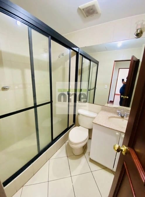 En venta Apartamento de 2 dormitorios, cuarto de servicio en zona 10 — Apartamento en Venta en Zona 10, Guatemala, Ciudad — foto 10 de 13