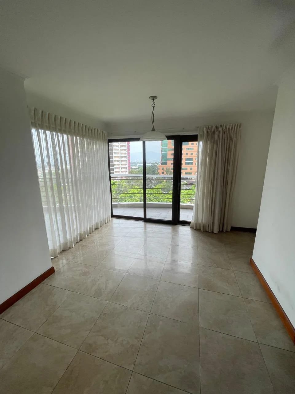 Exclusivo apartamento de 295 mts. en zona 14 TADEUS — Apartamento en Alquiler en Zona 14, Guatemala, Ciudad — foto 11 de 16