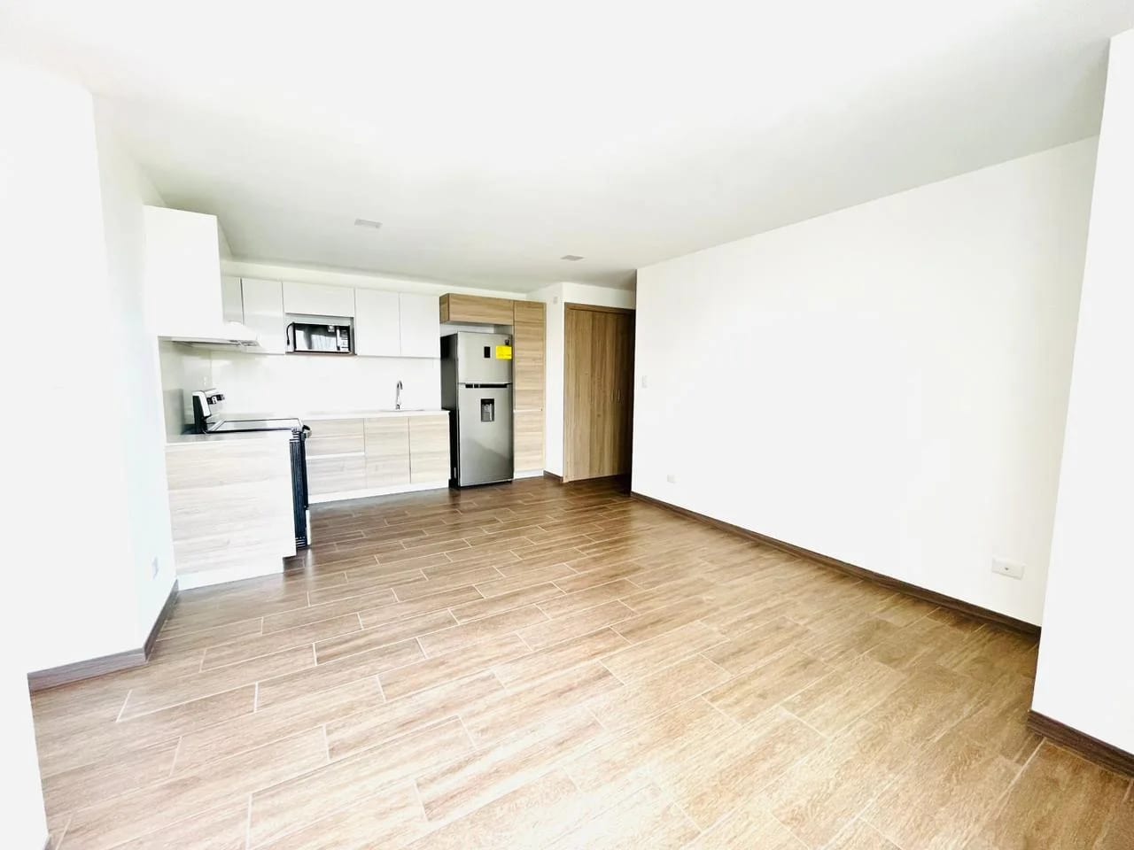 Apartamento en zona 12, conexiones hacia Avenida Petapa y Periférico — Apartamento en Alquiler en Zona 12, Guatemala, Ciudad — foto 1 de 17