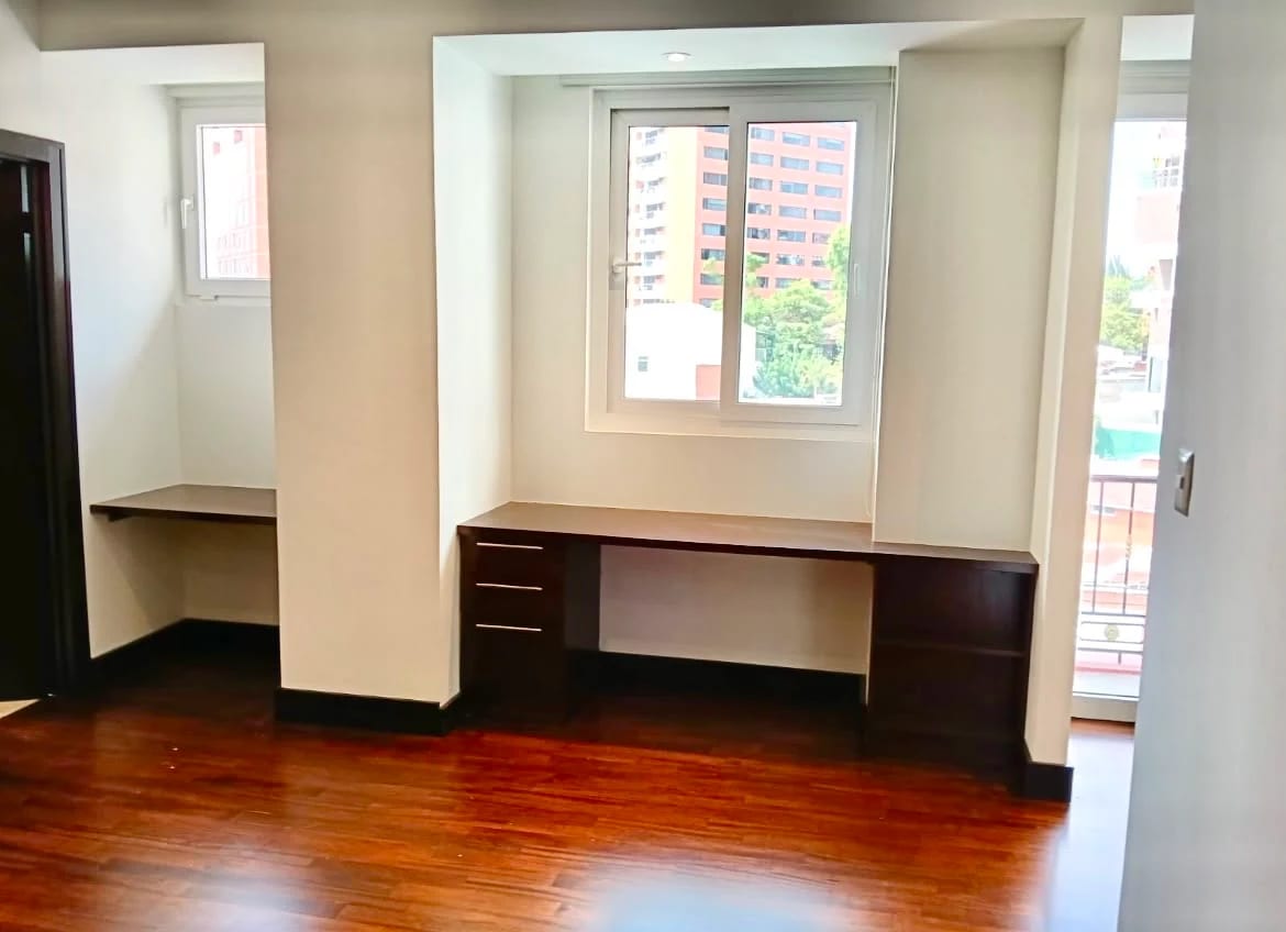 Amplio apartamento de 4 dormitorios en Alquiler en Zona 14 — Apartamento en Alquiler en Zona 14, Guatemala, Ciudad — foto 5 de 10