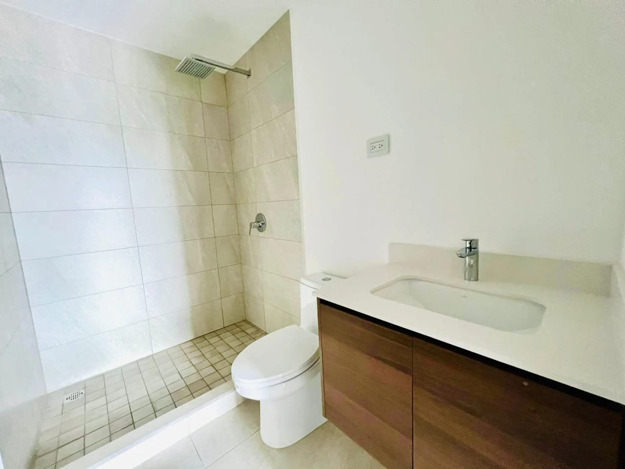 Apartamento en venta ideal para inversión, en zona 10 — Apartamento en Venta en Zona 10, Guatemala, Ciudad — foto 2 de 11