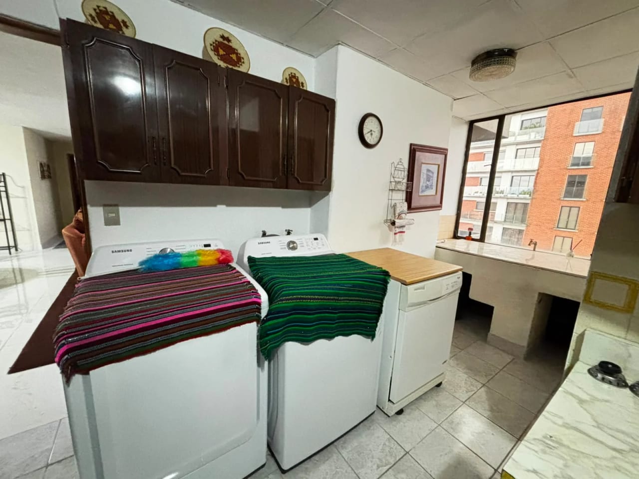 AMPLIO Apartamento amueblado de 2 dormitorio zona 10 — Apartamento en Alquiler en Zona 10, Guatemala, Ciudad — foto 8 de 11