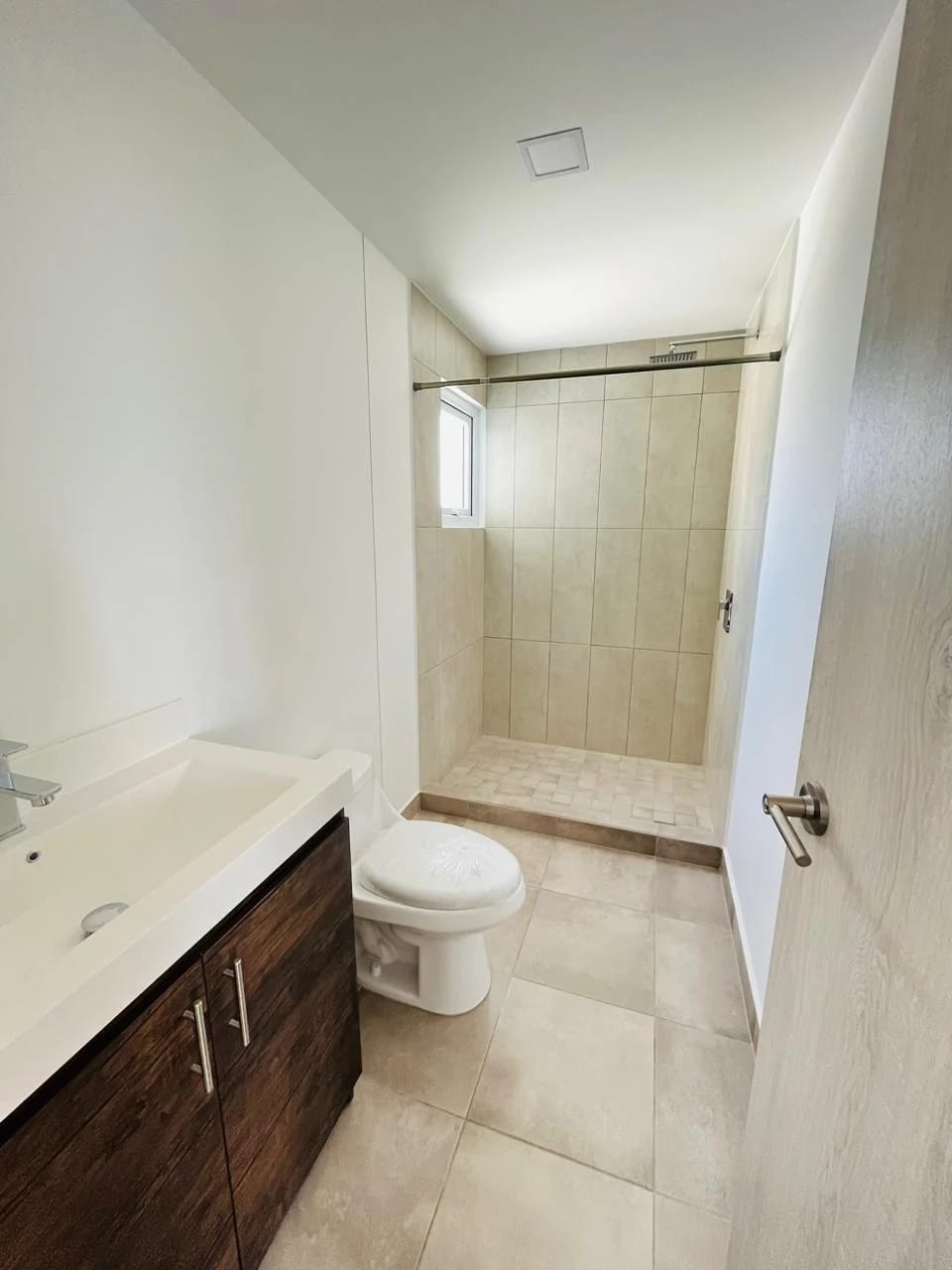 Apartamento de 3 dormitorios en Zona 12 — Apartamento en Alquiler en Zona 12, Guatemala, Ciudad — foto 3 de 15