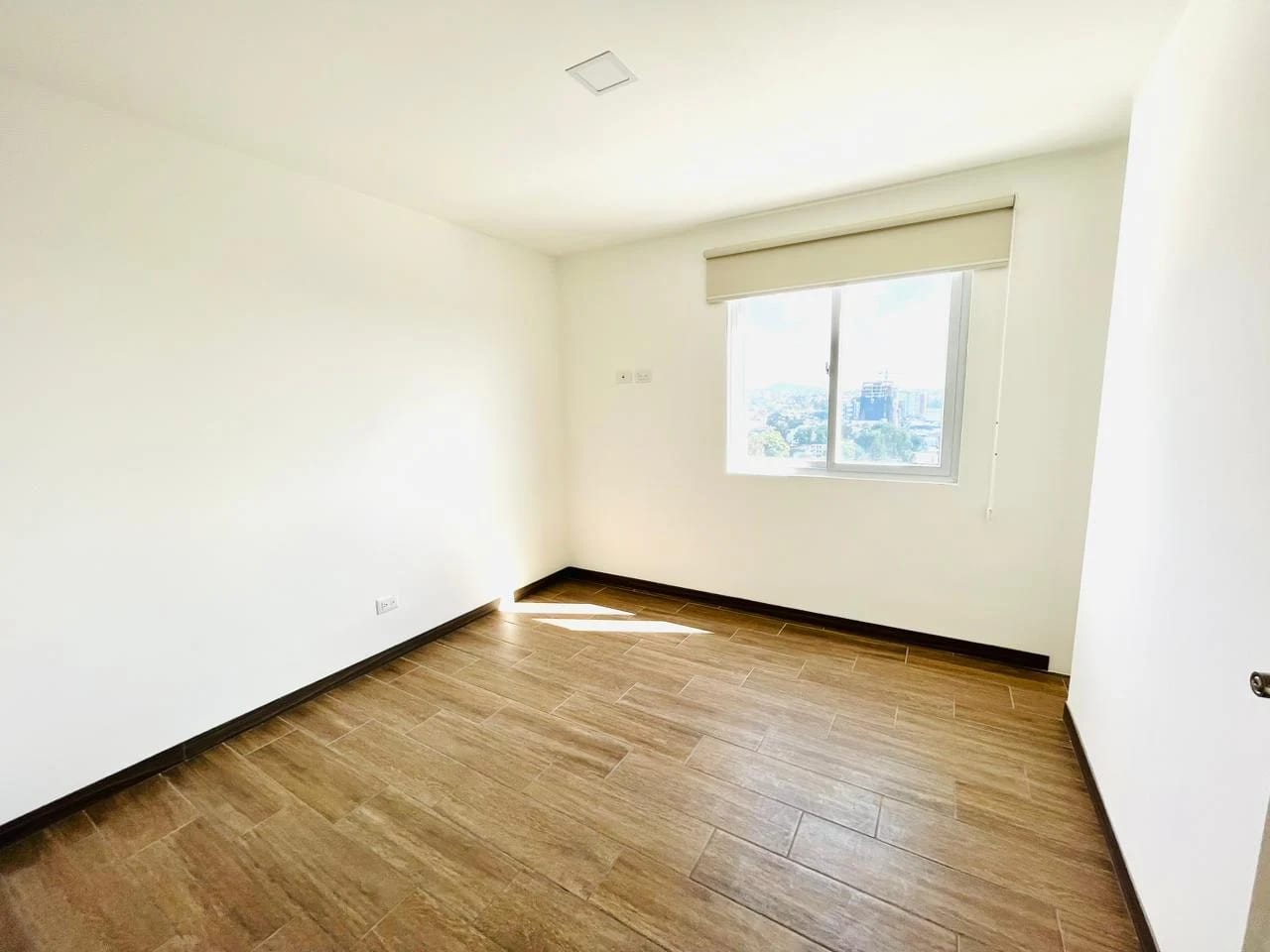 Apartamento de 3 dormitorios en Zona 12 — Apartamento en Alquiler en Zona 12, Guatemala, Ciudad — foto 4 de 15