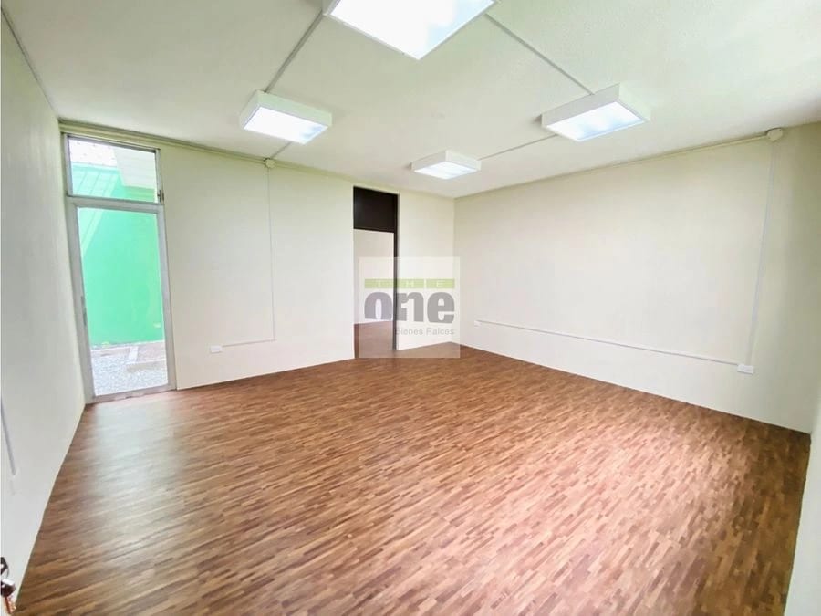 Alquiler de espaciosa casa para oficinas en zona 10, Oakland — Oficina en Alquiler en Zona 10, Guatemala, Ciudad — foto 1 de 10